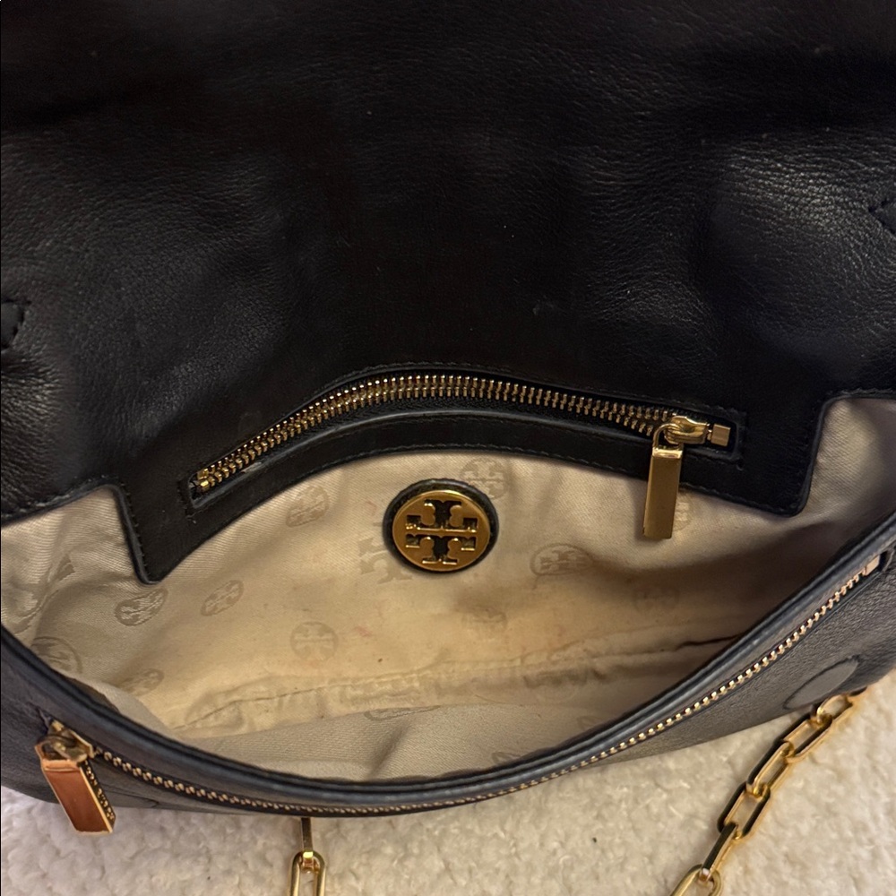 Tory Burch Black Leather Crossbody Bag with Gold Chain - Picture 4 of 9